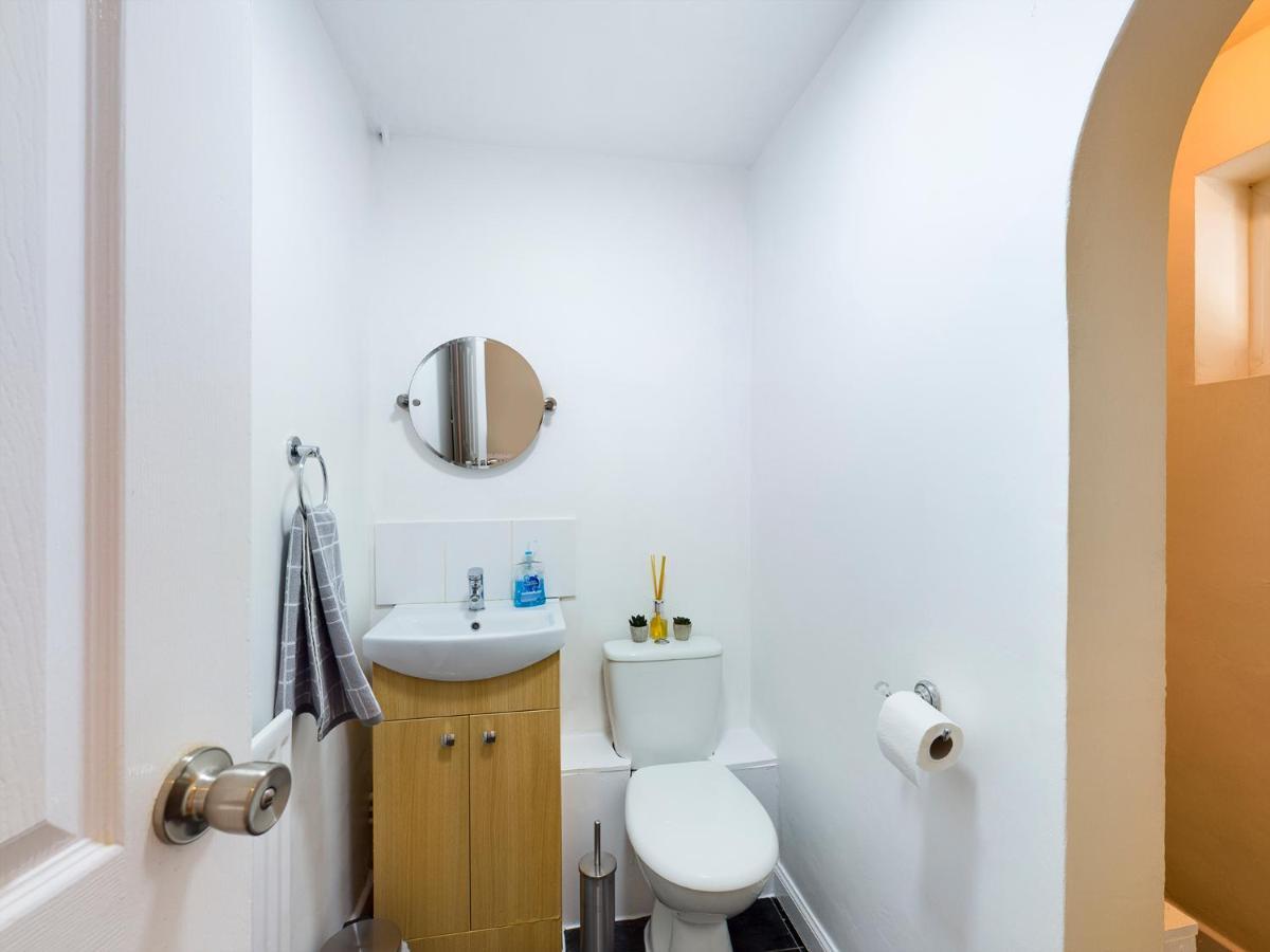 247 Serviced Accommodation In Telford- 3Br House Dış mekan fotoğraf